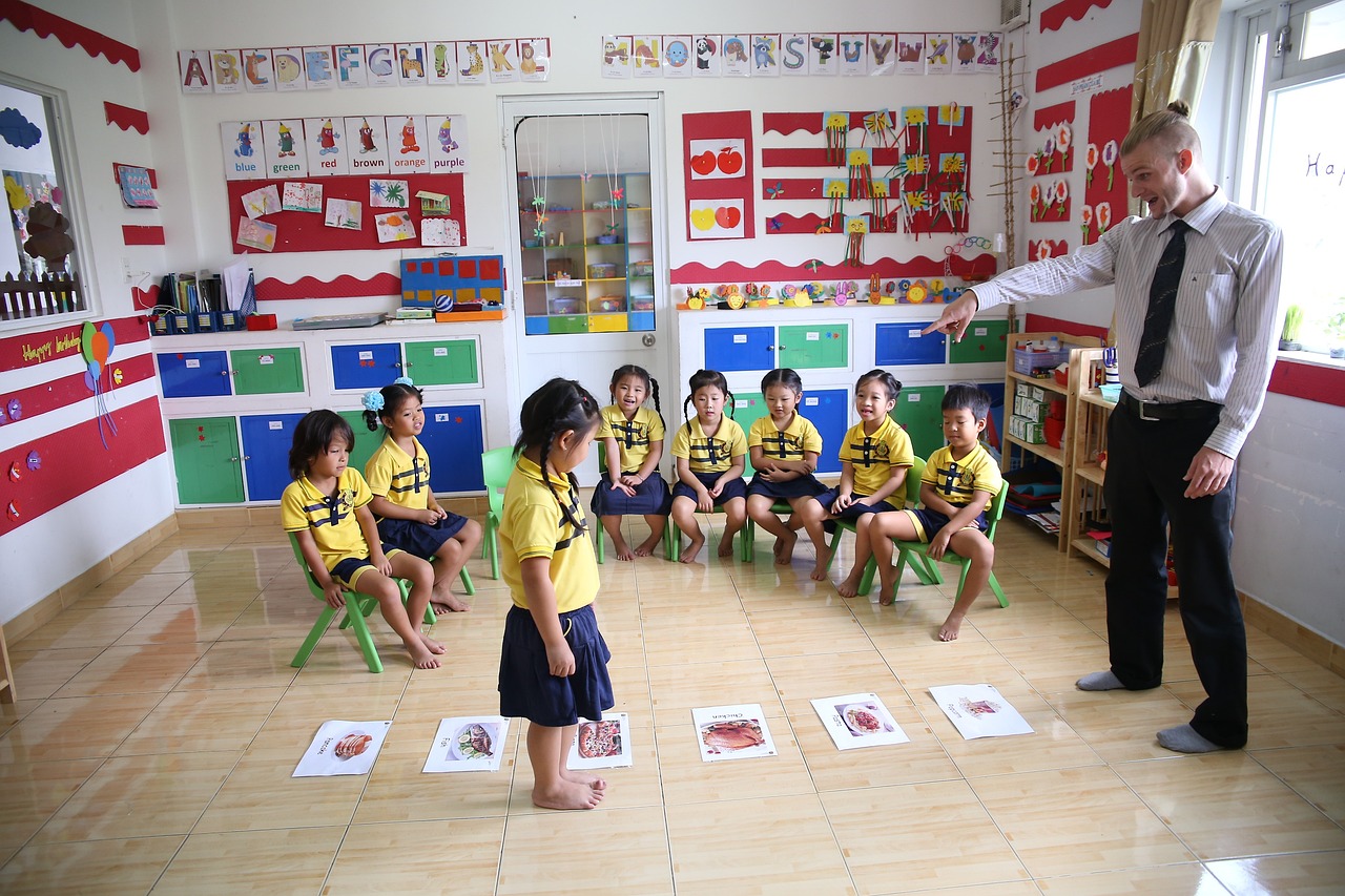 幼儿园学西点视频，开启孩子们的创意烘焙之旅